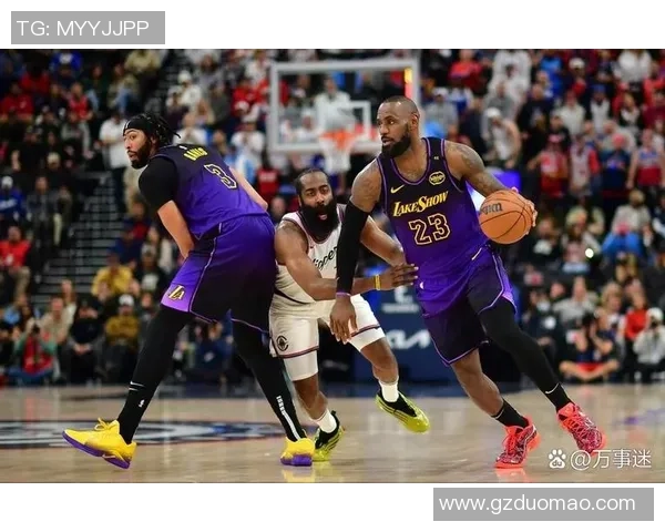 湖人队与国王队历史交锋战绩回顾及分析